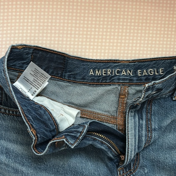 American Eagle Outfitters Mom Short (Blue Jean) - Picture 2 of 3